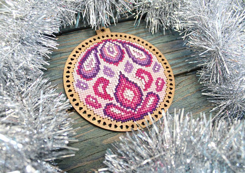 Modèles mystérieux. Décoration de Noël - SO-086 MP Studia - Kit avec perles