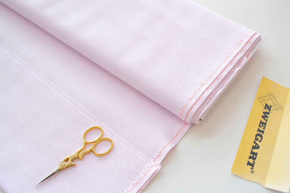 3835/443 Tela Lugana 25 ct. Color Pastel Pink de ZWEIGART para Punto de Cruz