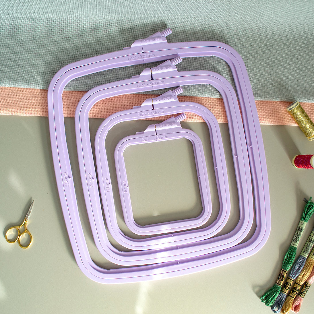 Bastidor Cuadrado Violeta de Nurge: Precisión y Estilo en Tus Bordados