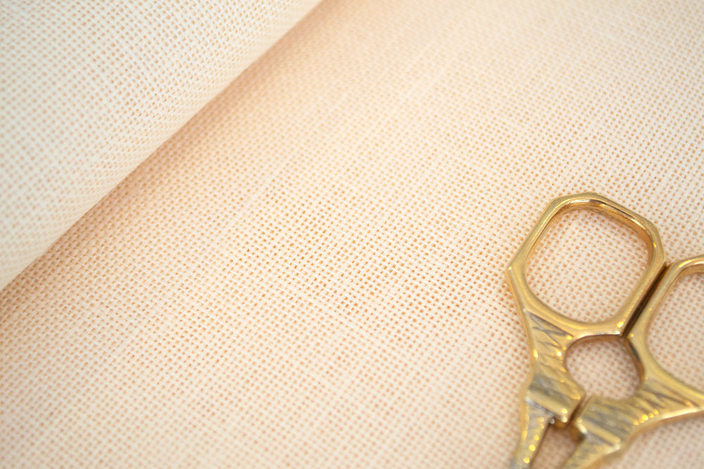 3604/222 Tissu en lin Dublin 25 ct. Crème de ZWEIGART