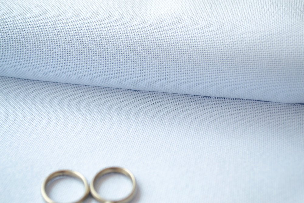 3835/513 Tela Lugana 25 count. Little Boy Blue de ZWEIGART tela para punto de cruz