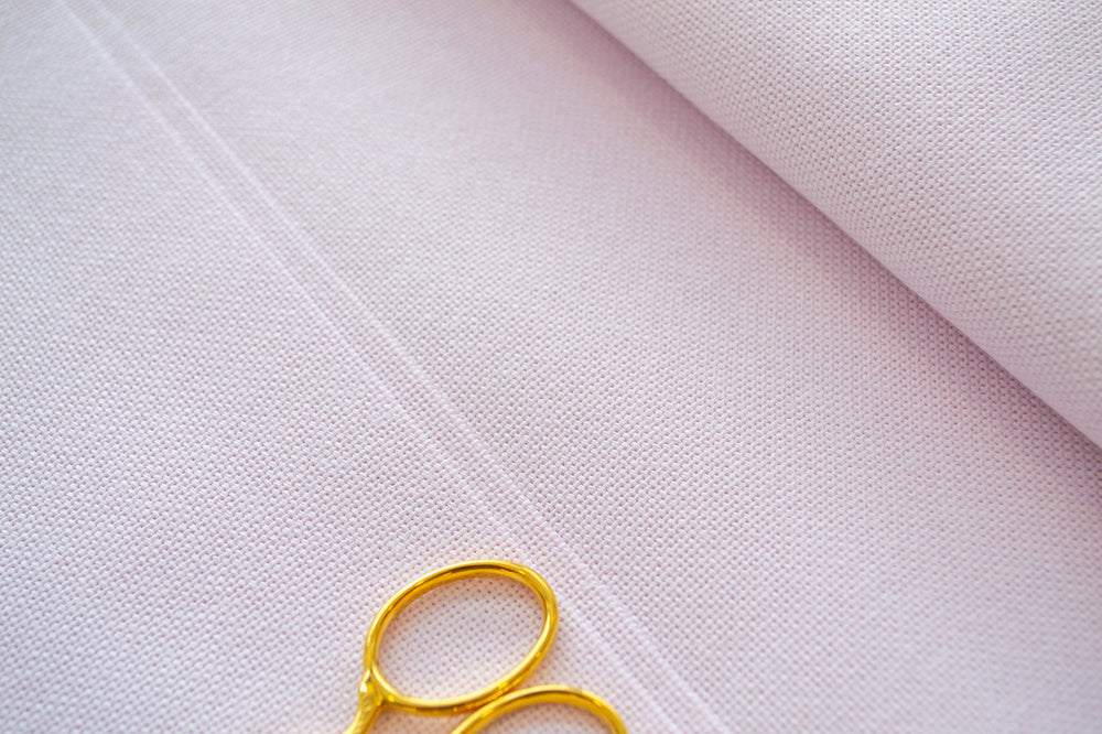 3835/443 Tela Lugana 25 ct. Color Pastel Pink de ZWEIGART para Punto de Cruz