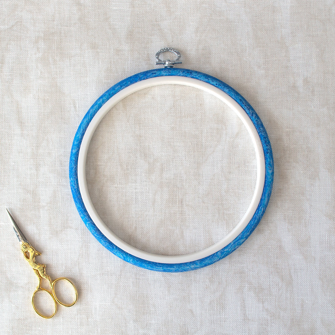 Bastidor-Marco Aro de Nurge Azul: Tu Solución Elegante para Bordar y Exhibir en un Solo Paso