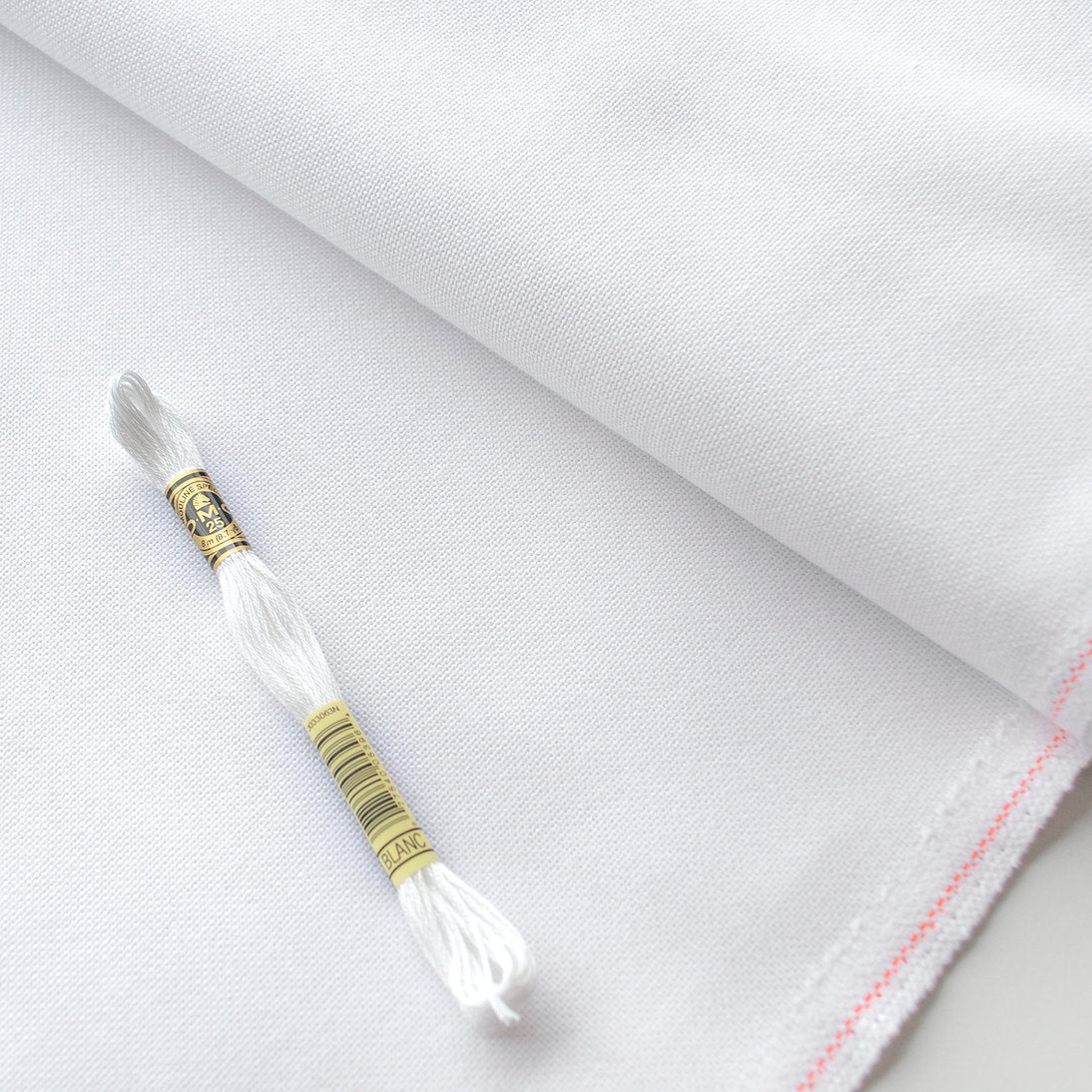 3835/100 Tela Lugana 25 count Color Blanco de ZWEIGART para punto de cruz