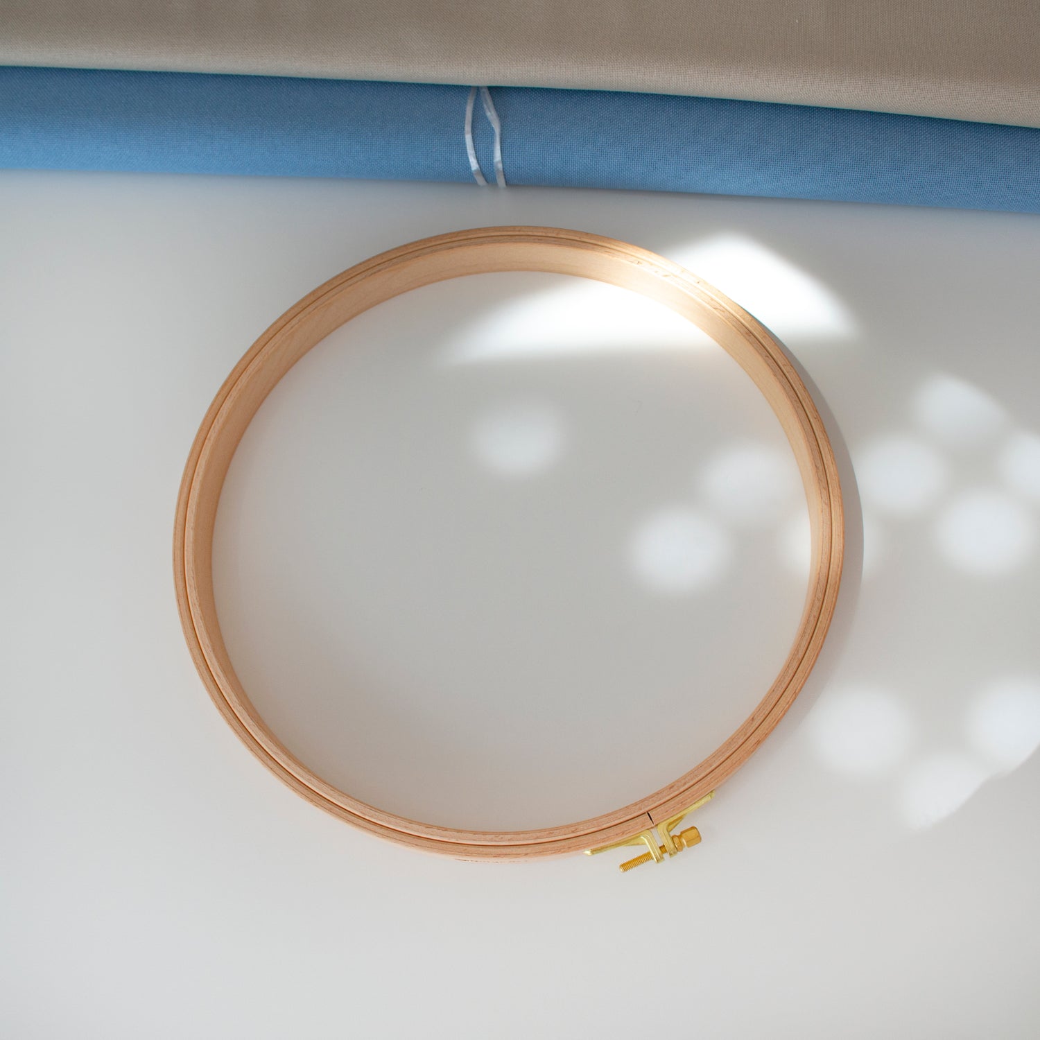 120 cerceaux circulaires en bois Nurge de 24 mm : un compagnon robuste pour une broderie exquise