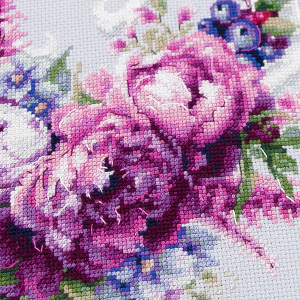 Kit de Punto de Cruz 70-04 “Purple Silk Peonies” – Magic Needle