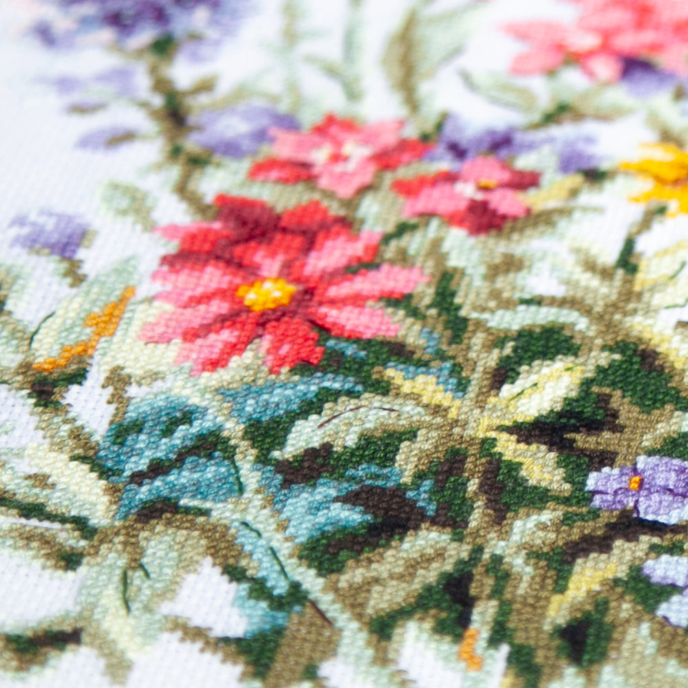 Kit de punto de cruz Magic Needle 70-59 Summer Palette con flores silvestres y abeja