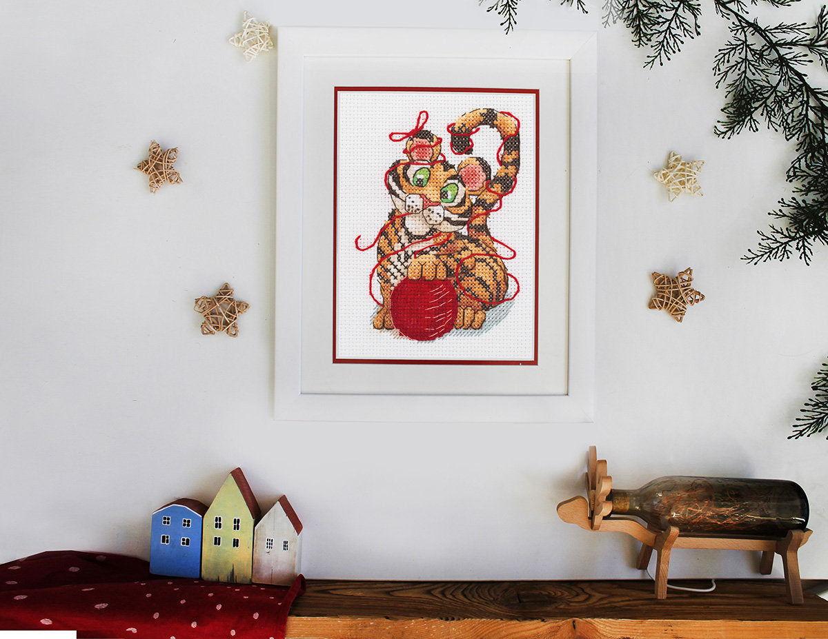 Petit tigre et pelote de laine - Klart - Kit de point de croix 8-437