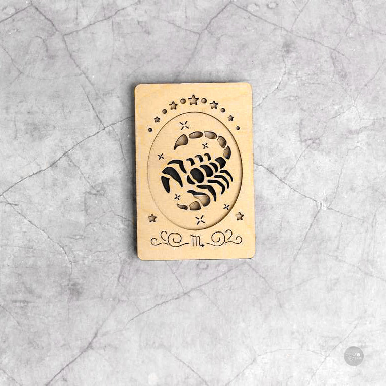 Conserve les aiguilles en bois. Scorpion - MP Studia OR-224