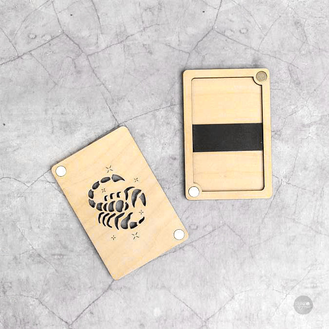 Conserve les aiguilles en bois. Scorpion - MP Studia OR-224