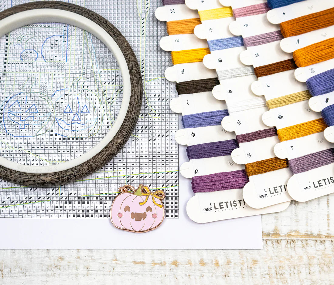 L9950 Pumpkin Lane - LetiStitch | Kit de punto de cruz otoñal