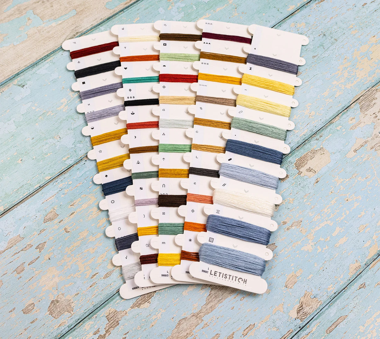 Kit de Punto de Cruz LetiStitch L9968 – Holiday Ducklings (Patitos Navideños)