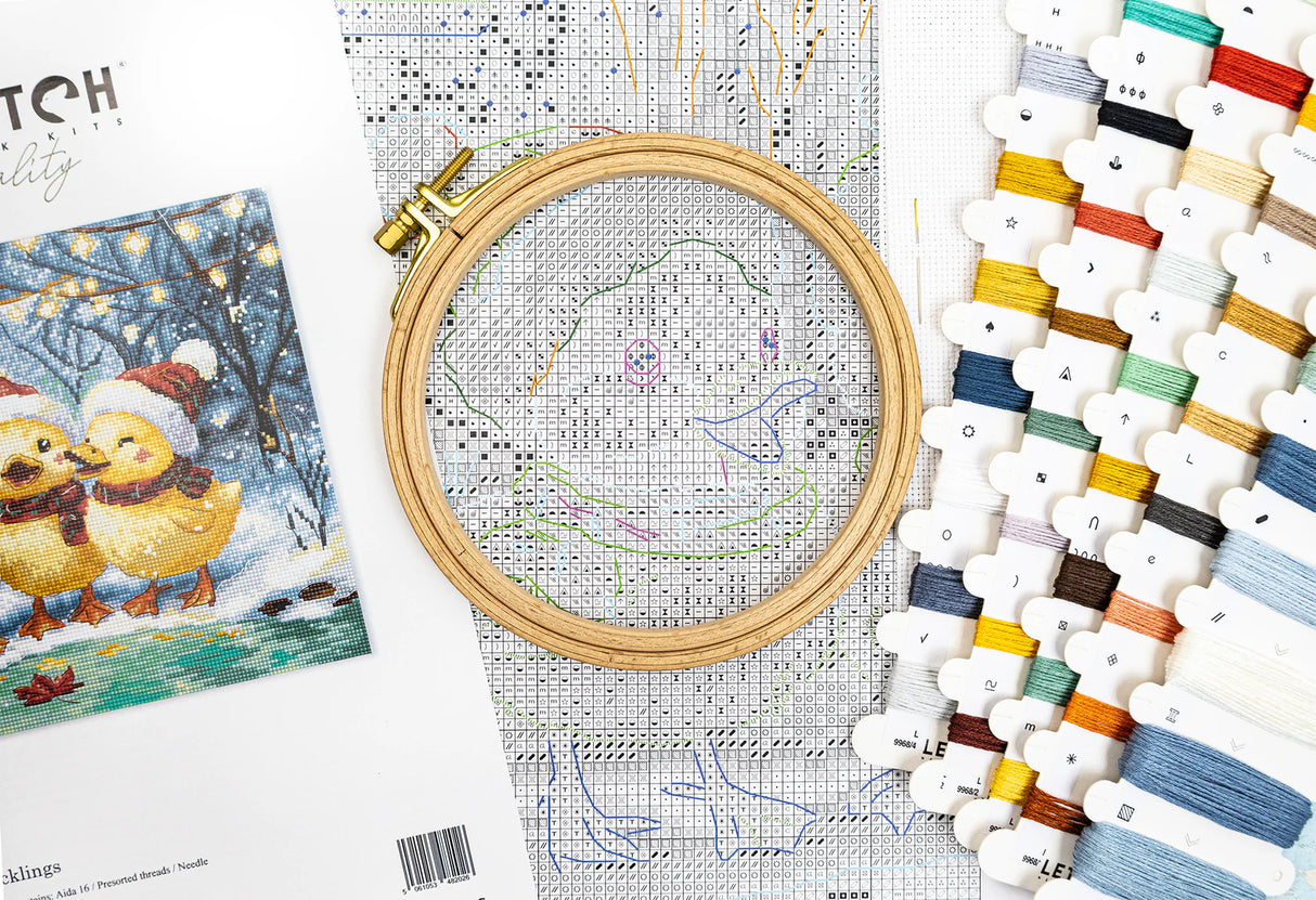 Kit de Punto de Cruz LetiStitch L9968 – Holiday Ducklings (Patitos Navideños)