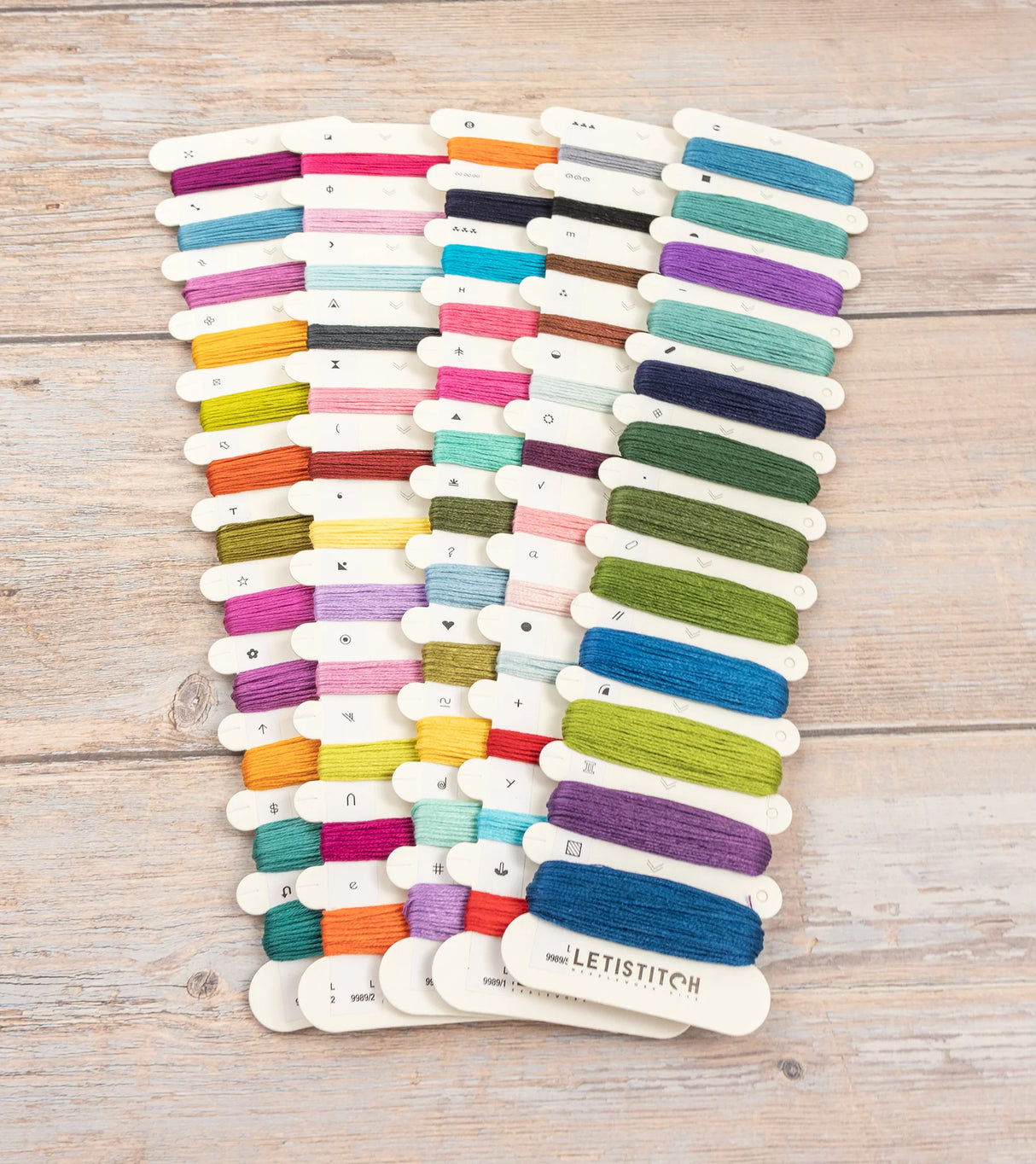 Kit de punto de cruz LetiStitch L9989 Glow Ghost Cove con fantasma luminoso