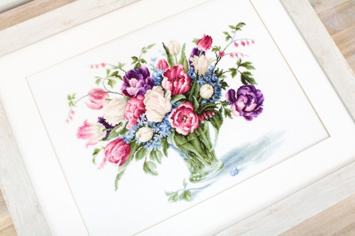 B2261 Tulip Vase - Luca-S - Cross Stitch Kit