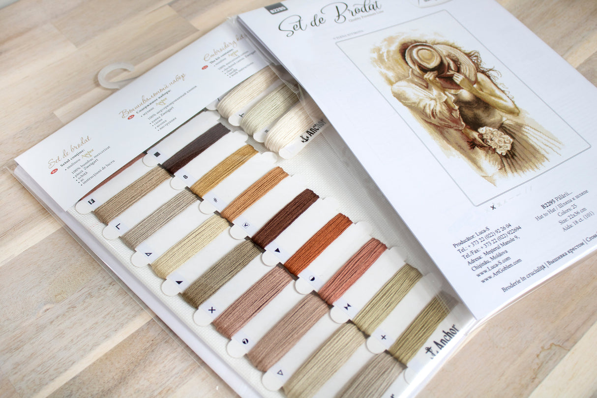 (Discontinué) B2295 Hat to Hat - Luca-S - Kit de point de croix