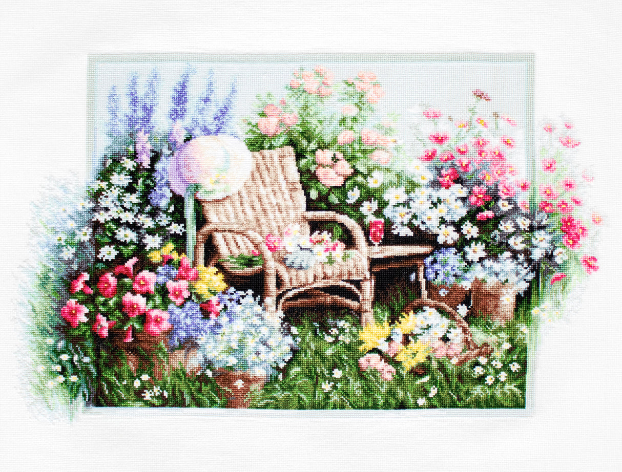 B2344 Blooming Garden - Luca-S - Cross Stitch Kit