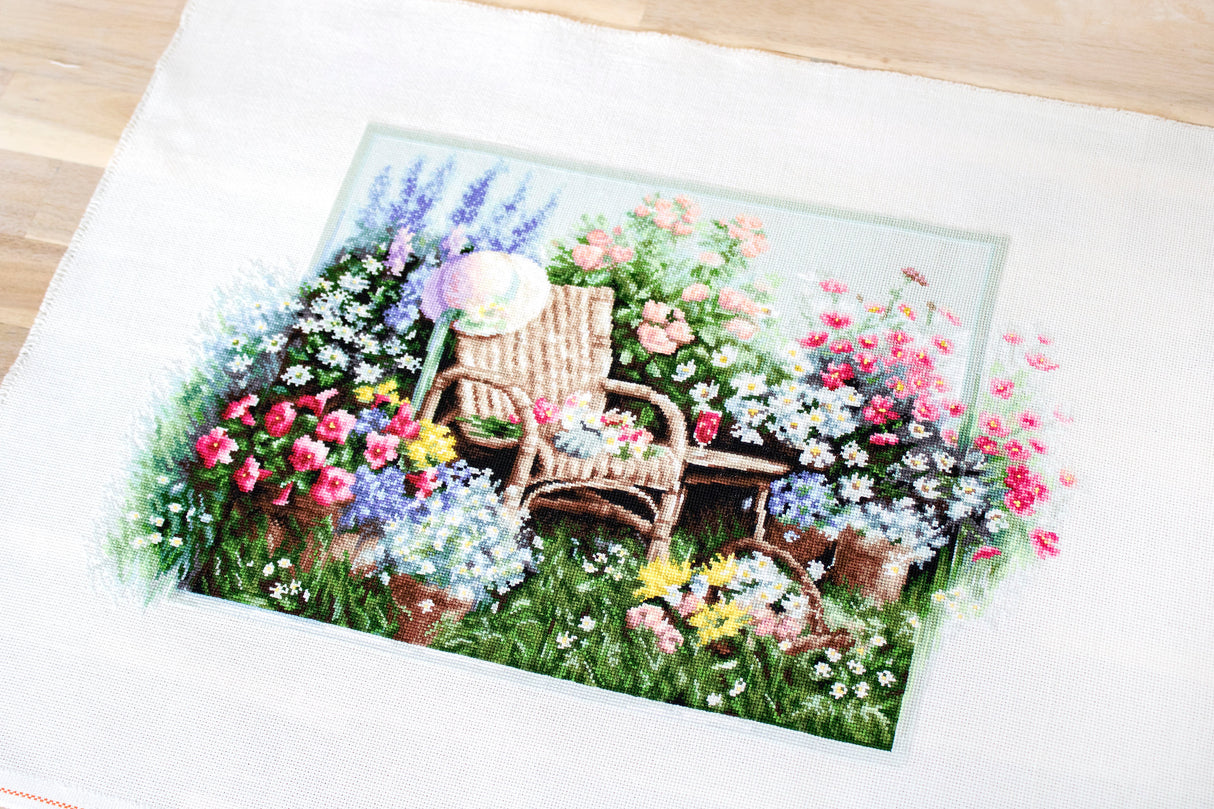 B2344 Blooming Garden - Luca-S - Cross Stitch Kit