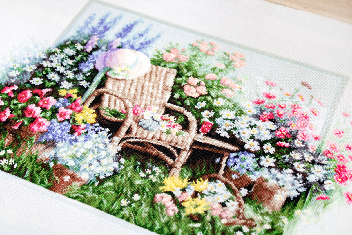 B2344 Blooming Garden - Luca-S - Cross Stitch Kit