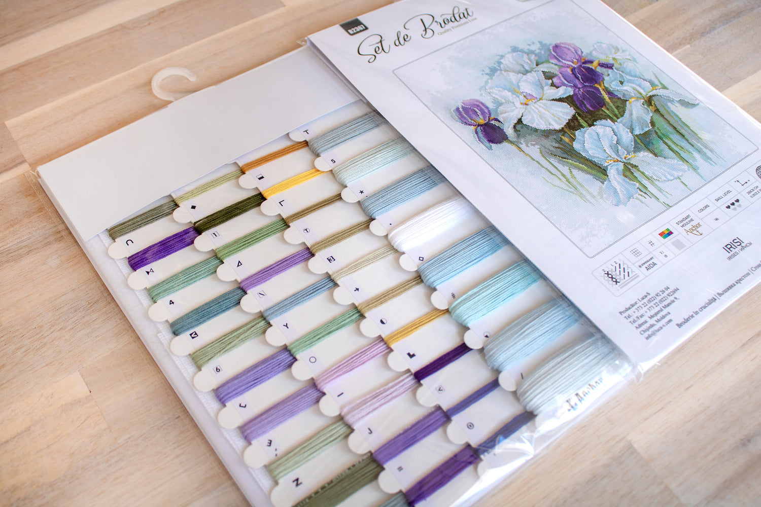 B2367 Iris - Luca-S - Kit de point de croix