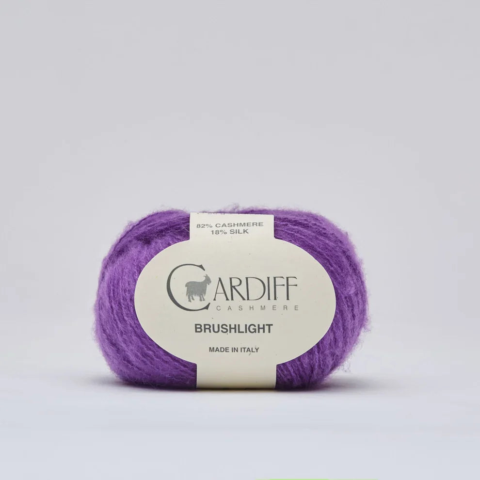 Cardiff Brushlight 154 Porpora, ovillo de lana cepillada de cachemira y seda Mulberry