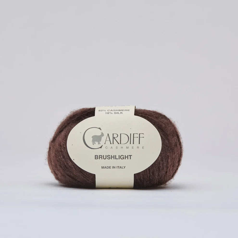 Cardiff Brushlight 186 Cacao, ovillo de lana cepillada de cachemira y seda Mulberry