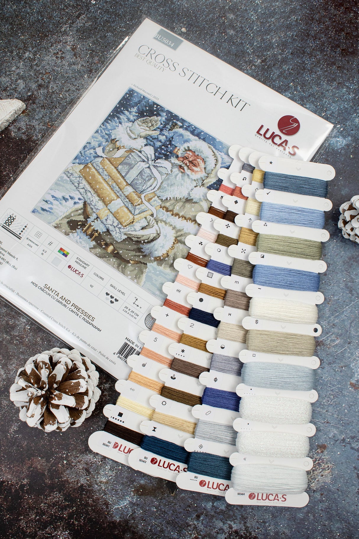 Kit de Punto de Cruz. Papá Noel y Regalos - BU5034 Luca-S