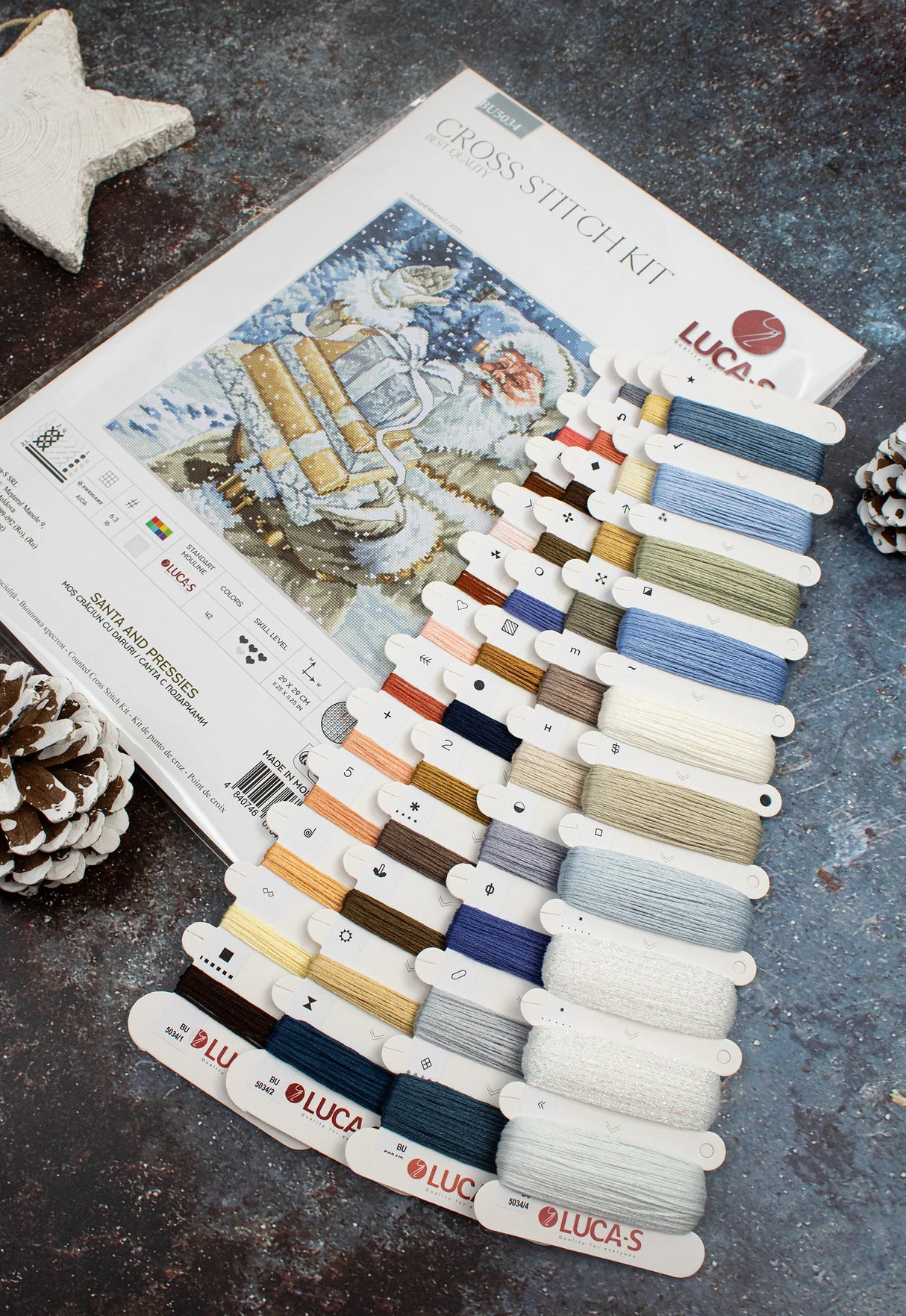 Kit de Punto de Cruz. Papá Noel y Regalos - BU5034 Luca-S