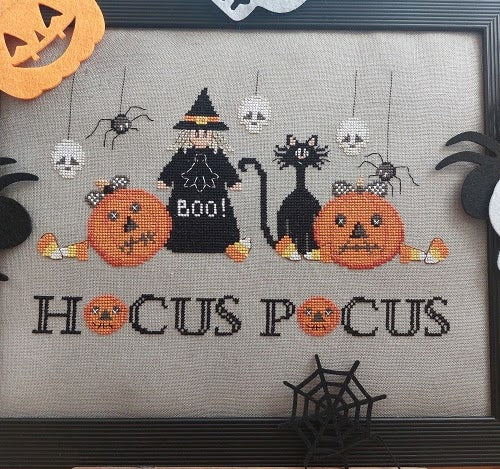 CV 215 Halloween group photo - Cross Stitch Chart - Serenità di Campagna