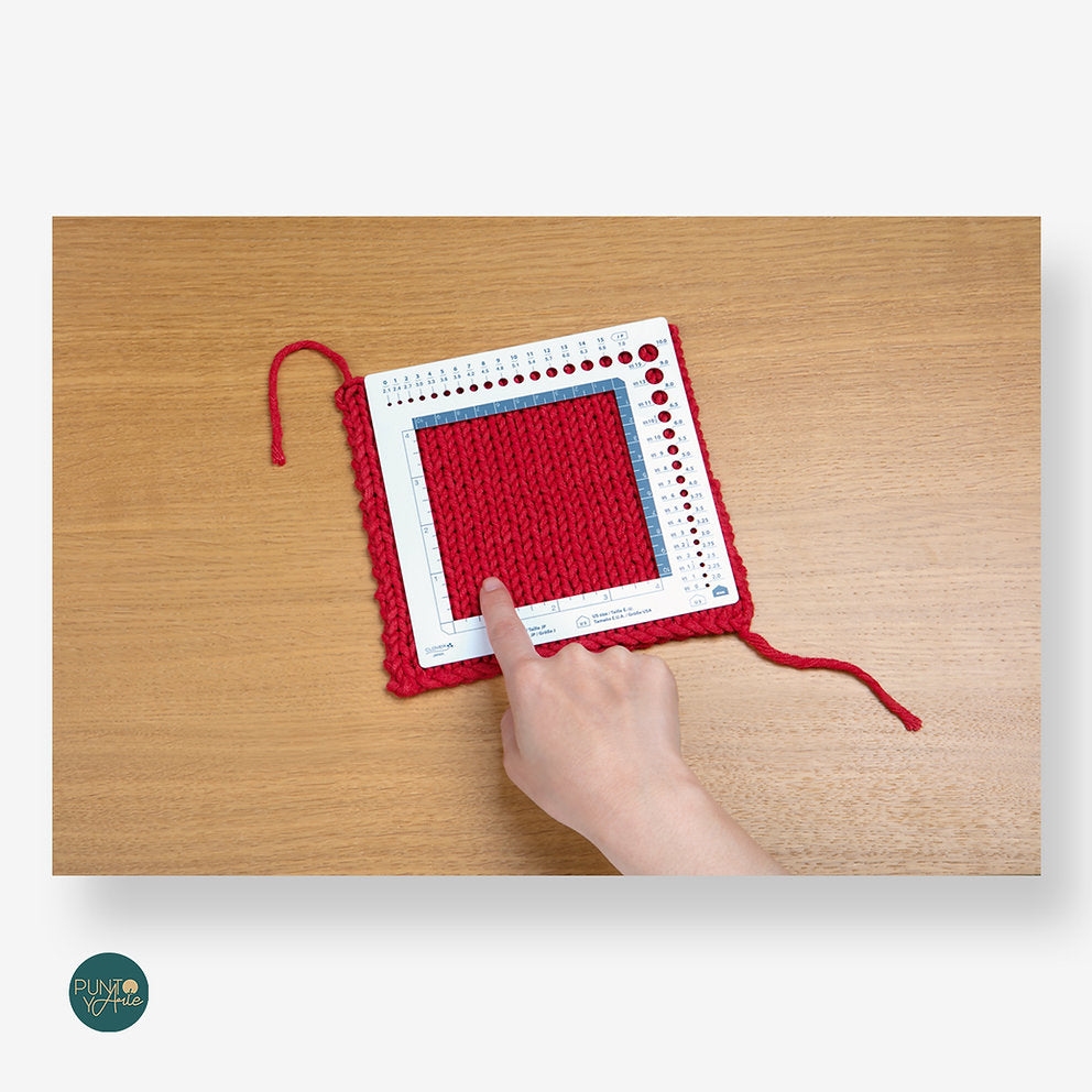 Regla de Muestra y Calibre de Aguja: Herramienta Multiusos para Tejer y Crochet Clover 3200