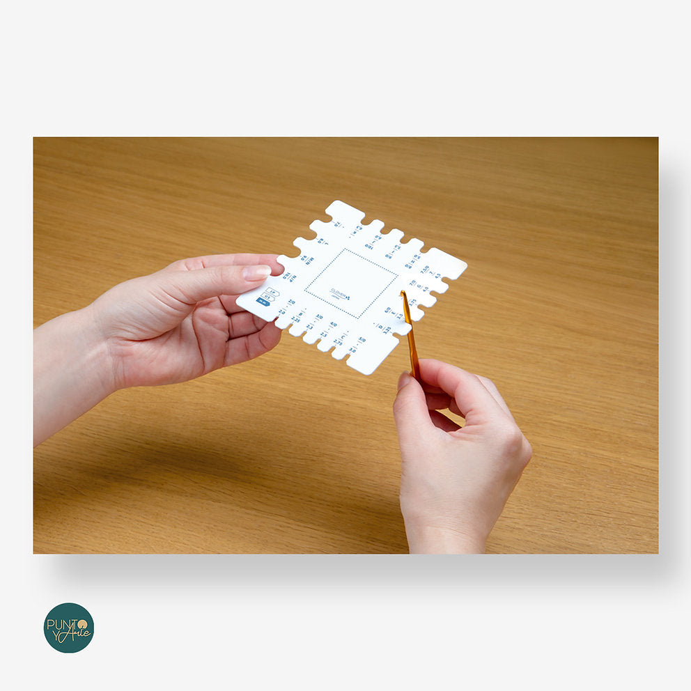 Règle d'échantillonnage et jauge d'aiguille : outil polyvalent pour tricot et crochet Clover 3200