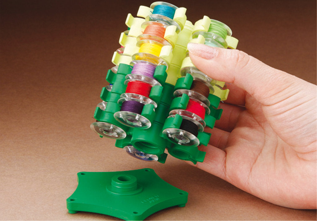 Organizador de Canillas Clover 9508: Orden y Practicidad para tus Hilos de Costura