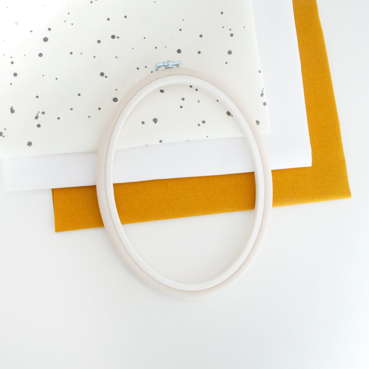 Nurge Flexi Hoop Oval Frame-Frame: Elegance and Functionality in White for your Embroidery