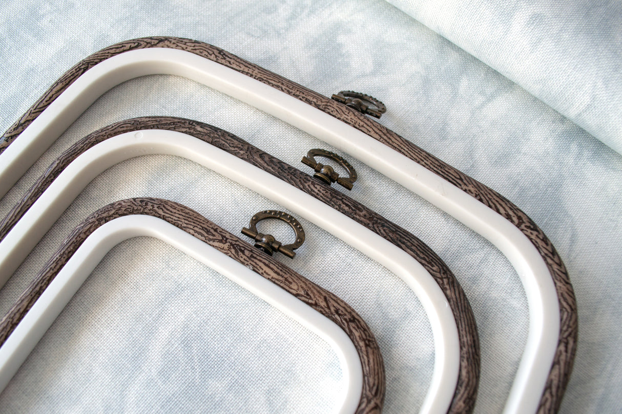 Bastidor-Marco Cuadrado Flexi Hoop de Nurge: Elegancia y Funcionalidad en Color Marrón Oscuro