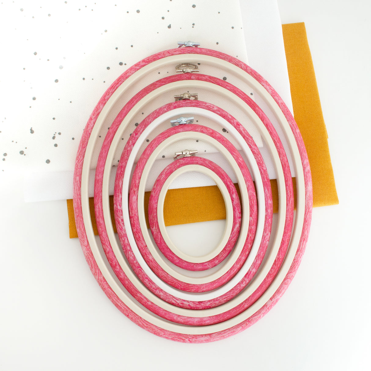 Nurge Flexi Hoop Oval Frame: Charm and Functionality in Pink