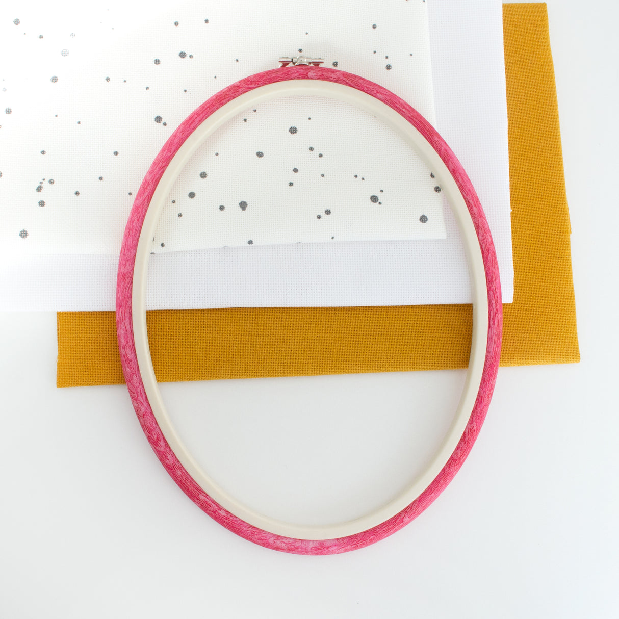 Nurge Flexi Hoop Oval Frame: Charm and Functionality in Pink