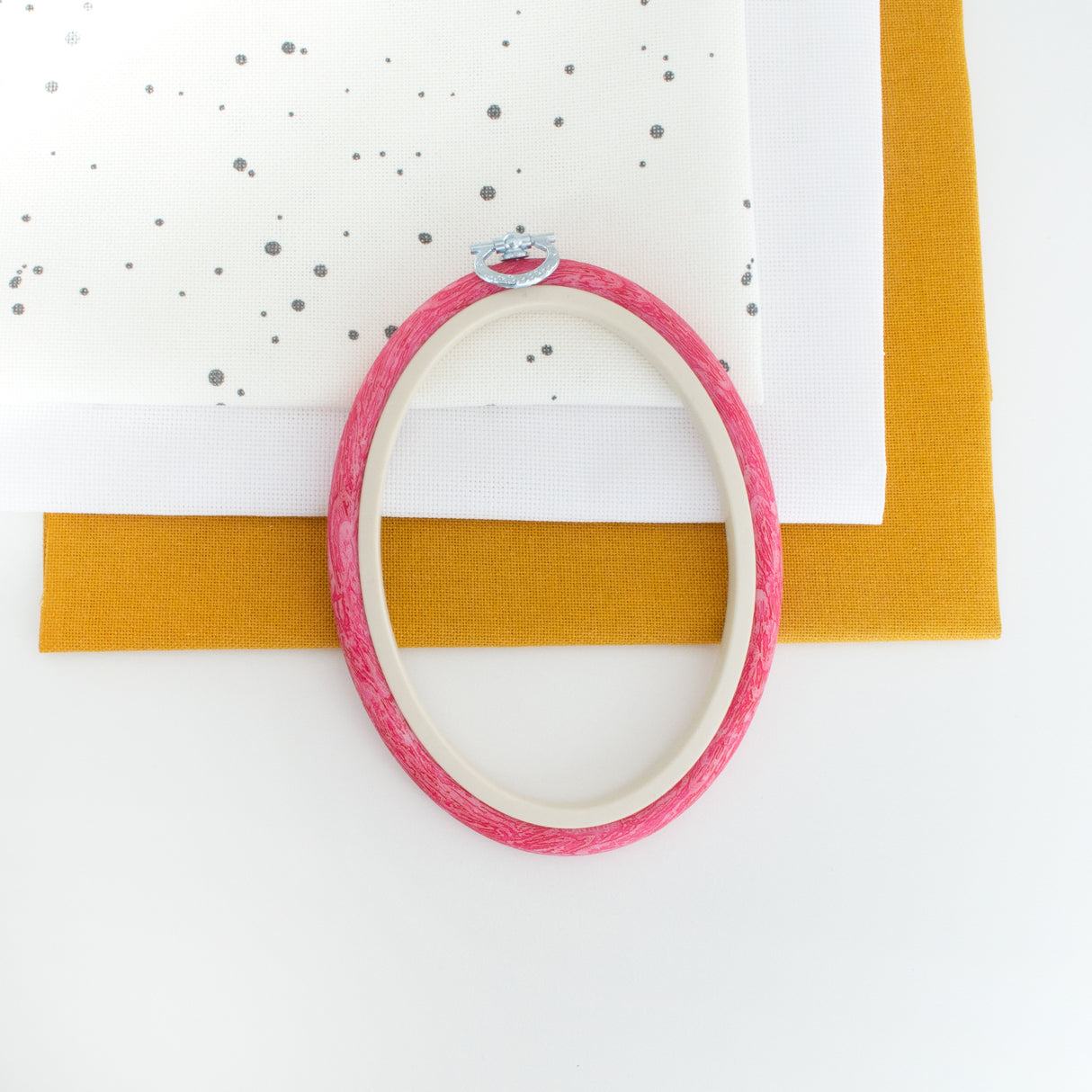 Nurge Flexi Hoop Oval Frame: Charm and Functionality in Pink