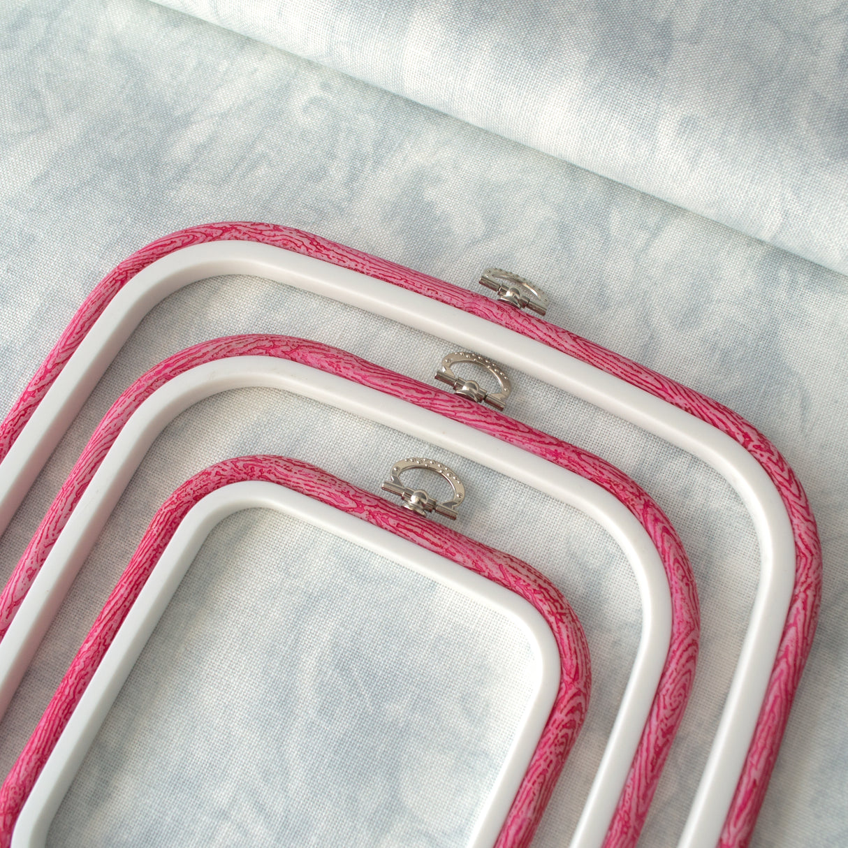 Bastidor-Marco Cuadrado Flexi Hoop de Nurge: Encanto y Funcionalidad en Delicado Color Rosa
