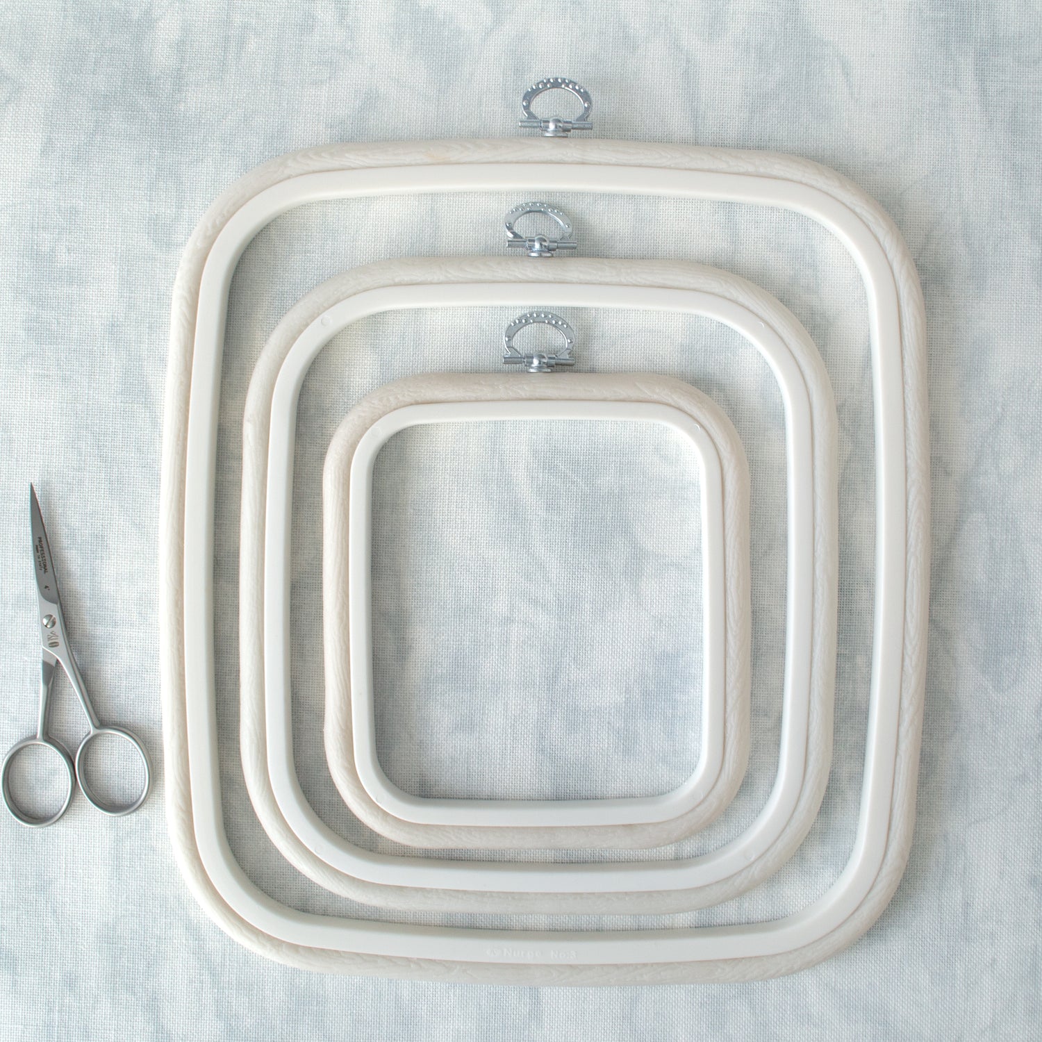 Bastidor-Marco Cuadrado Flexi Hoop de Nurge: Elegancia y Funcionalidad en Prístino Blanco