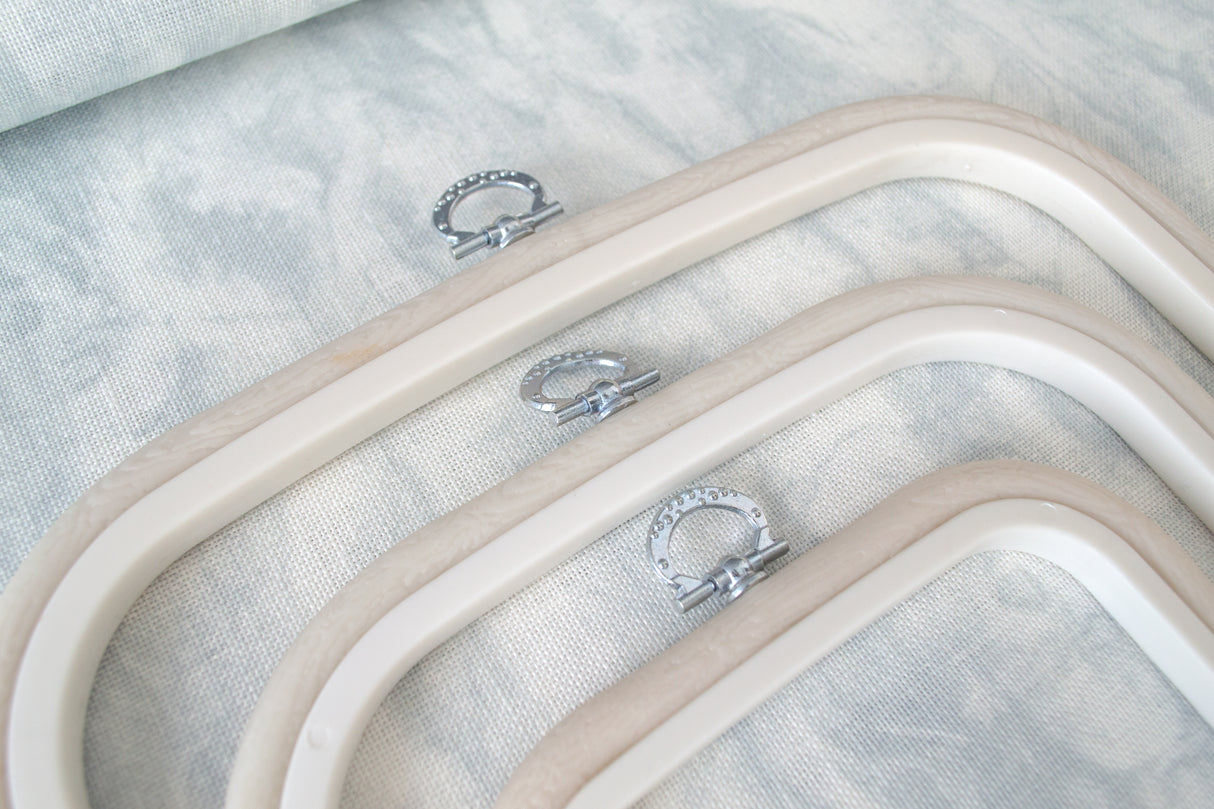 Bastidor-Marco Cuadrado Flexi Hoop de Nurge: Elegancia y Funcionalidad en Prístino Blanco