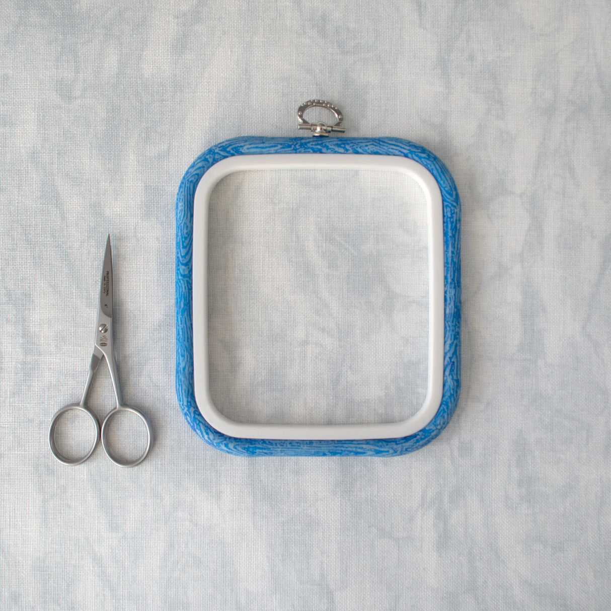 Bastidor-Marco Cuadrado Flexi Hoop de Nurge: Azul Vibrante para Resaltar tus Bordados