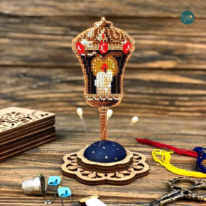 FLK-288 Coussin à épingles - Lanterne - Kit avec perles - Bois