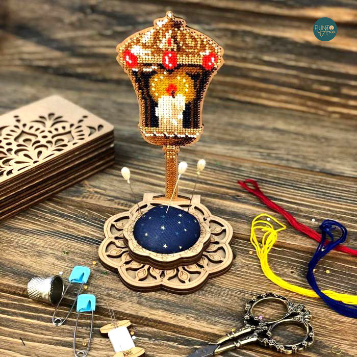 FLK-288 Coussin à épingles - Lanterne - Kit avec perles - Bois