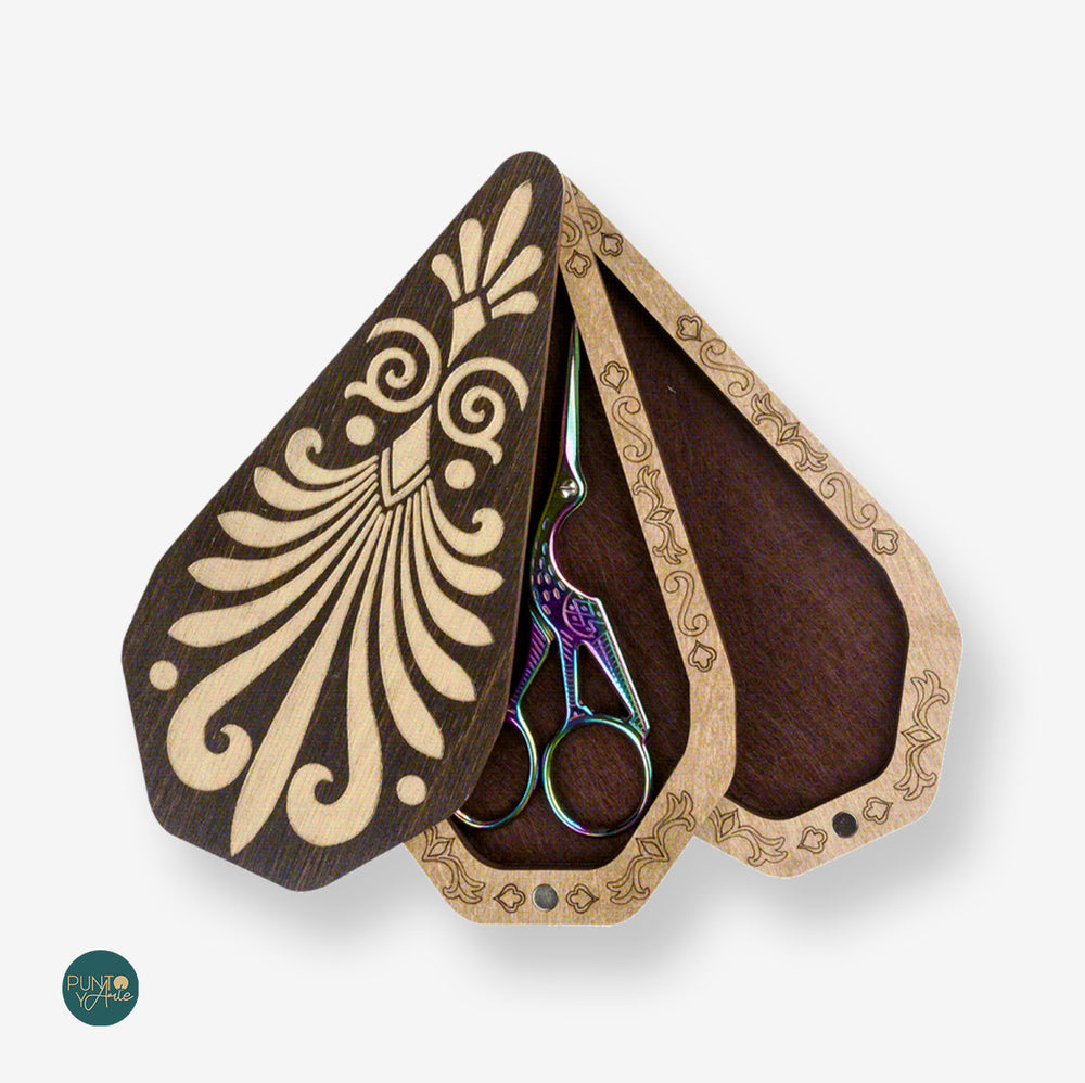 Estuche Elegante 'Motivos Clásicos' FLZB(N)-021 para Tijeras de Bordar - Wonderland Crafts