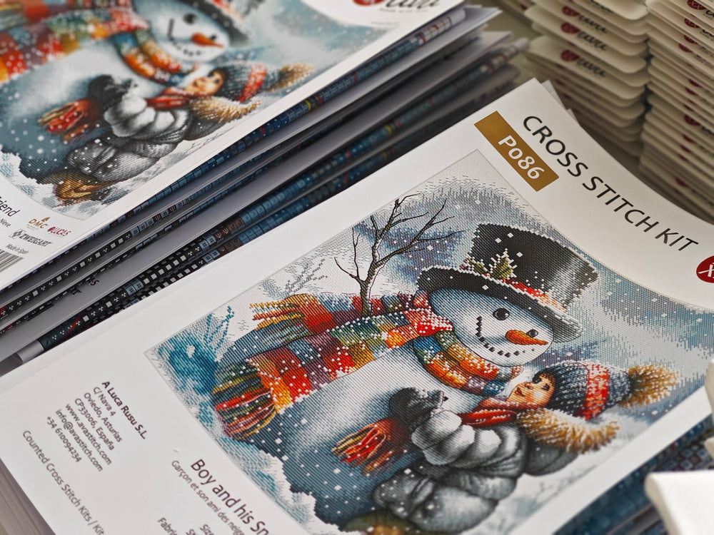 Kit de point de croix - Garçon et son ami des neiges P086 AVA (Stitch and Art)