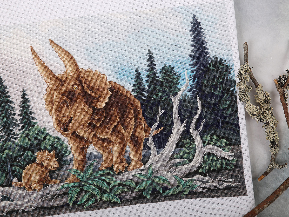 Kit de Punto de Cruz - Dinosaurio Triceratops - J-7290 Panna Oro