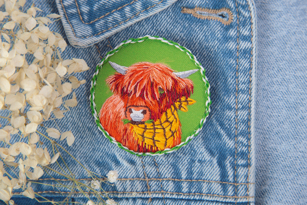 Broche. Bella la vaca - JK-2193 Panna - Kit de bordado Tradicional