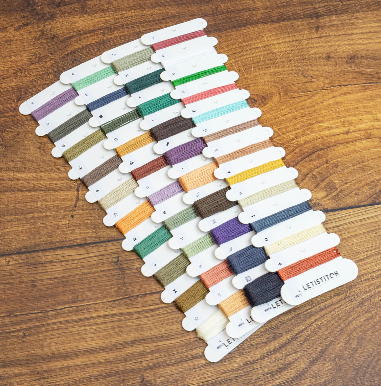 Hilos organizados del kit de punto de cruz Letistitch L9991 Familiar's Favorite