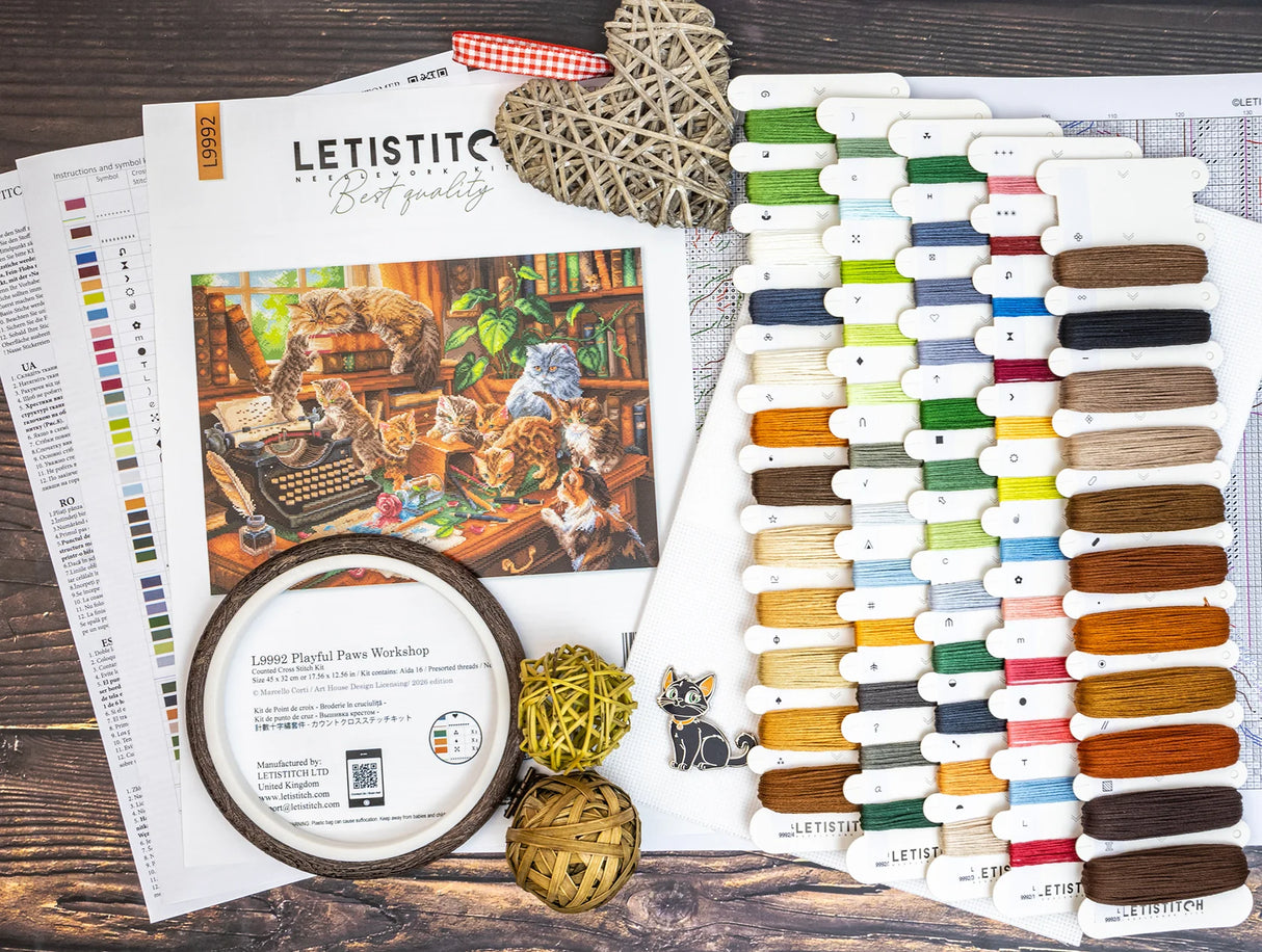 Contenido del kit de punto de cruz Letistitch L9992 Playful Paws Workshop