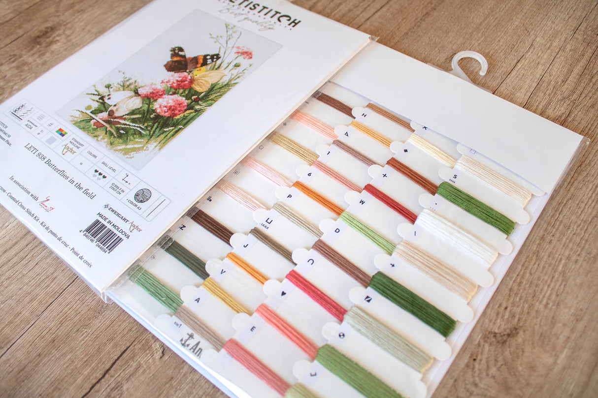 LETI 938 Butterflies in the field - Kit de Punto de Cruz LETISTITCH